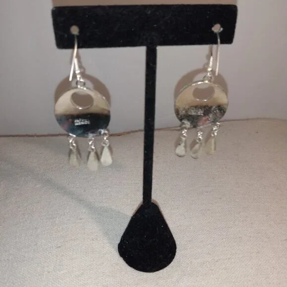 Alpaca Mexico: flowers inlaid abalone earrings. - Picture 2 of 3